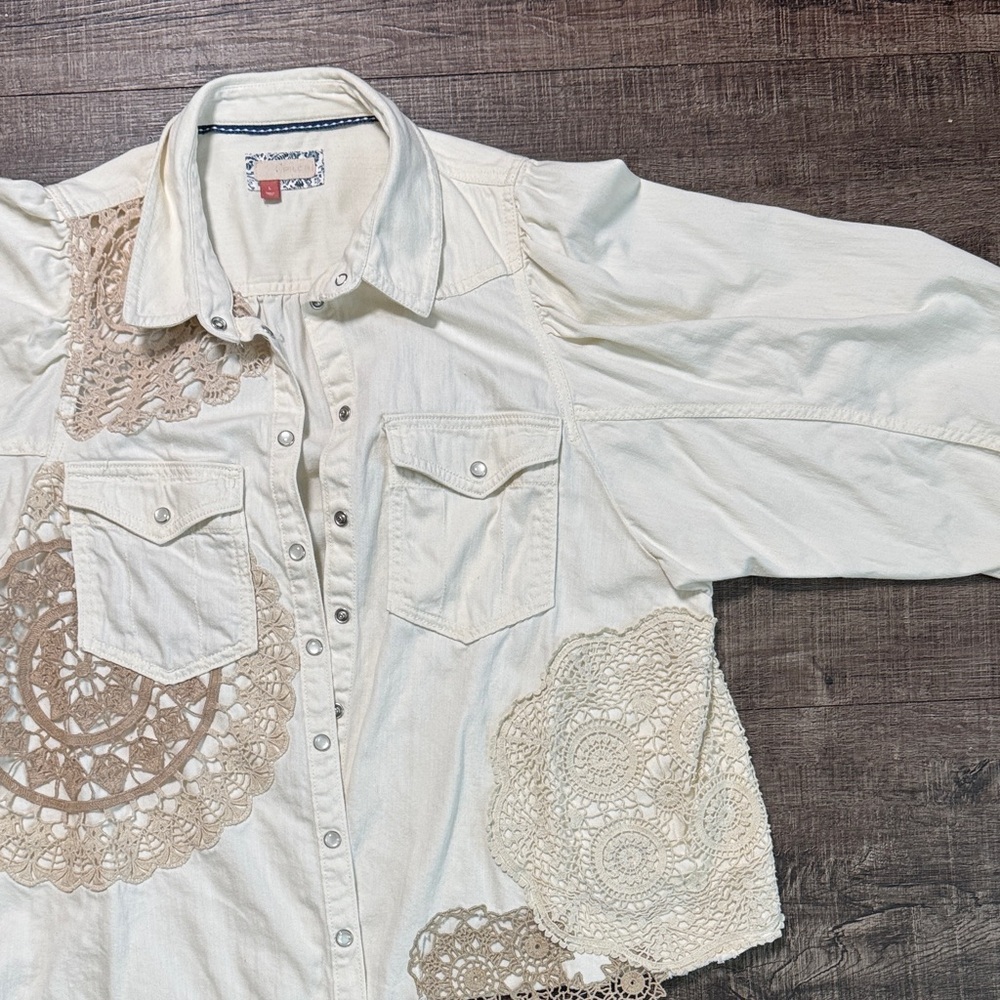 Anthropologie Pilcro Cream Puff-Sleeve Shirt Crochet Accents pearl Snaps 🫰 - Picture 5 of 11